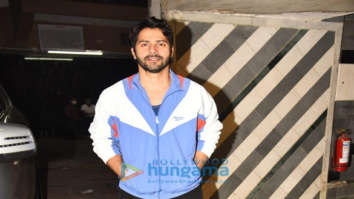 Photos: Varun Dhawan snapped at the gym in Juhu