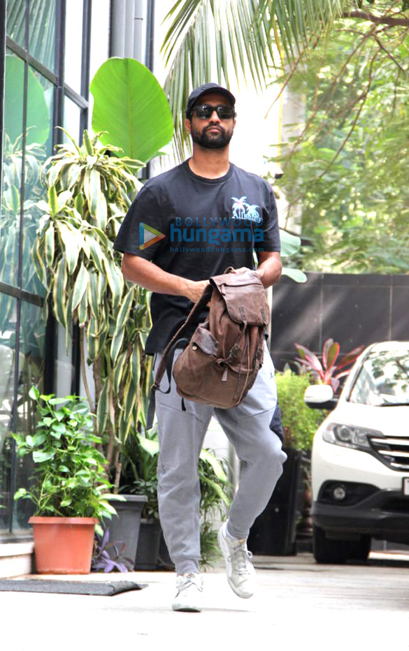 photos vicky kaushal spotted at maddock office 1