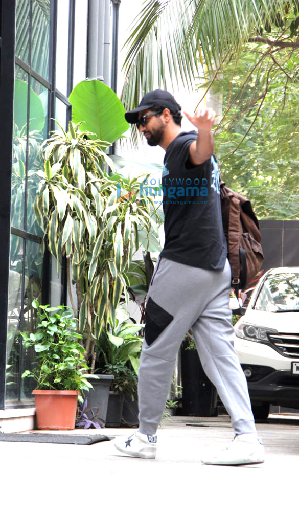 photos vicky kaushal spotted at maddock office 2