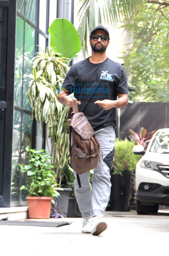 photos vicky kaushal spotted at maddock office 3