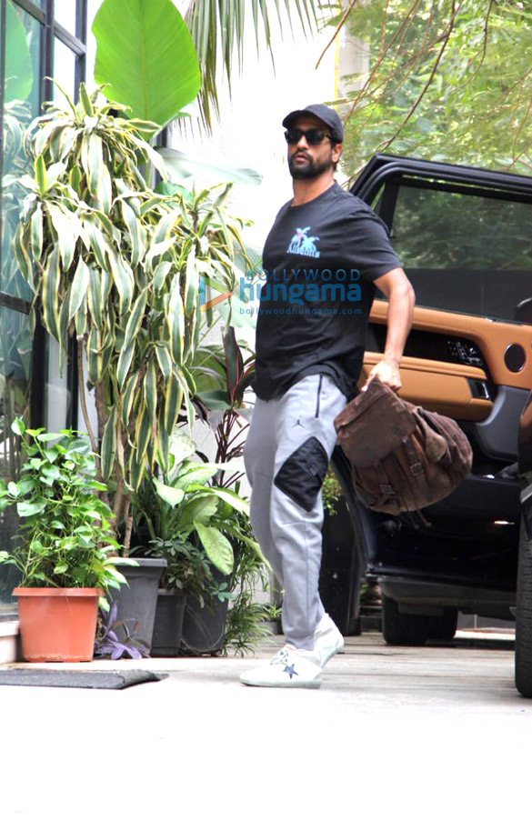 photos vicky kaushal spotted at maddock office 4