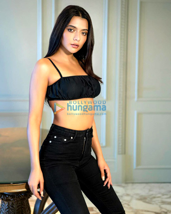 ruhi singh 2 40