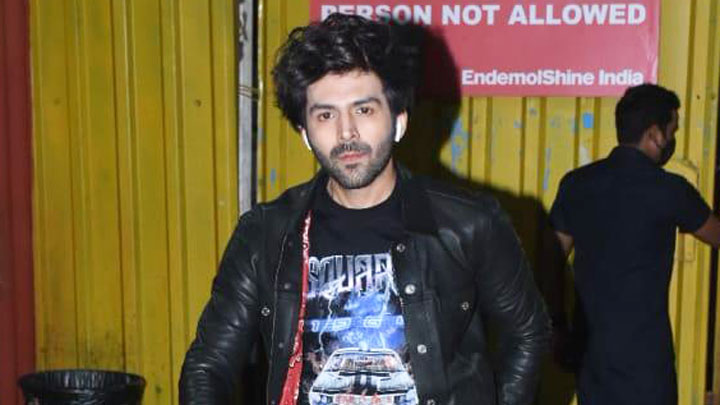 Spotted: Kartik Aaryan promoting Dhamaka outside Bigg Boss sets