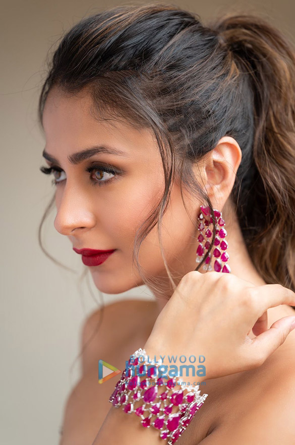 malvika raaj 8