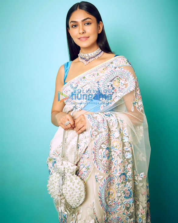 mrunal thakur 2 35