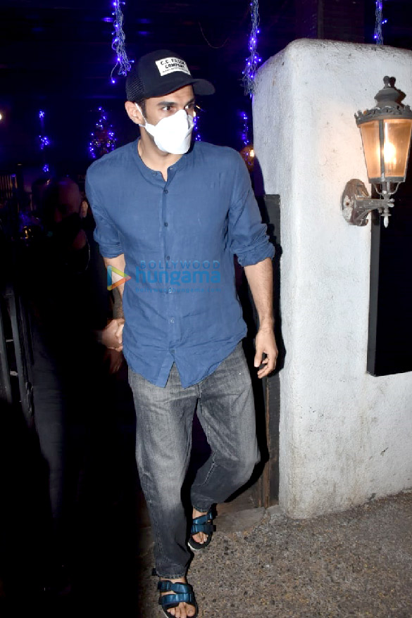 photos aditya roy kapur snapped at hakims aalim salon 4 2