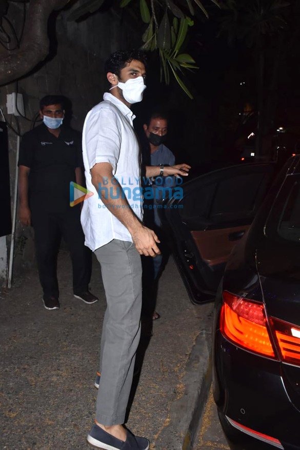photos aditya roy kapur snapped at hakims aalim salon 5