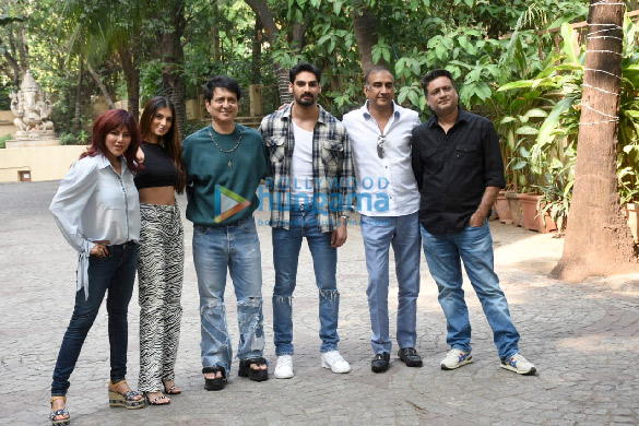 photos ahan shetty tara sutaria and milan luthria snapped at prime beach apartments juhu to celebrate tadap success2 1