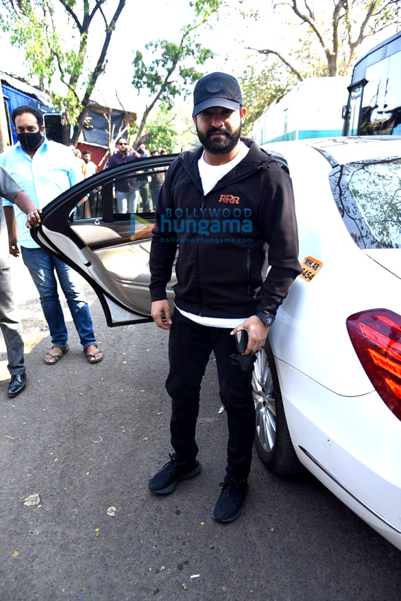 photos alia bhatt jr ntr and s s rajamouli spotted promoting rrr on sets of bigg boss 2