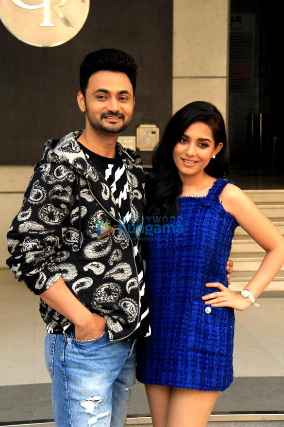 photos amrita rao and rj anmol snapped in andheri 2