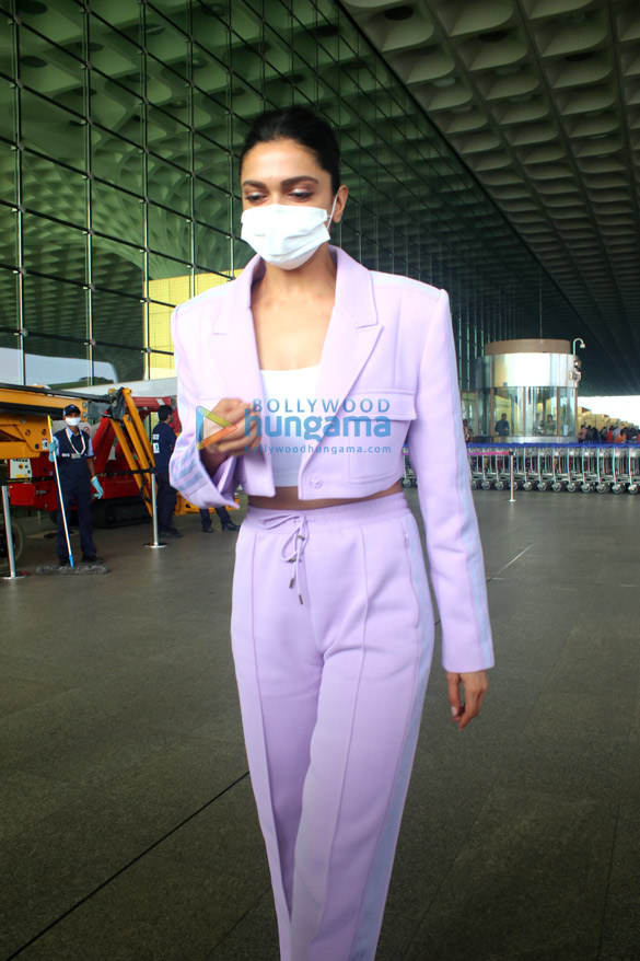 photos deepika padukone athiya shetty and others snapped at the airport 12