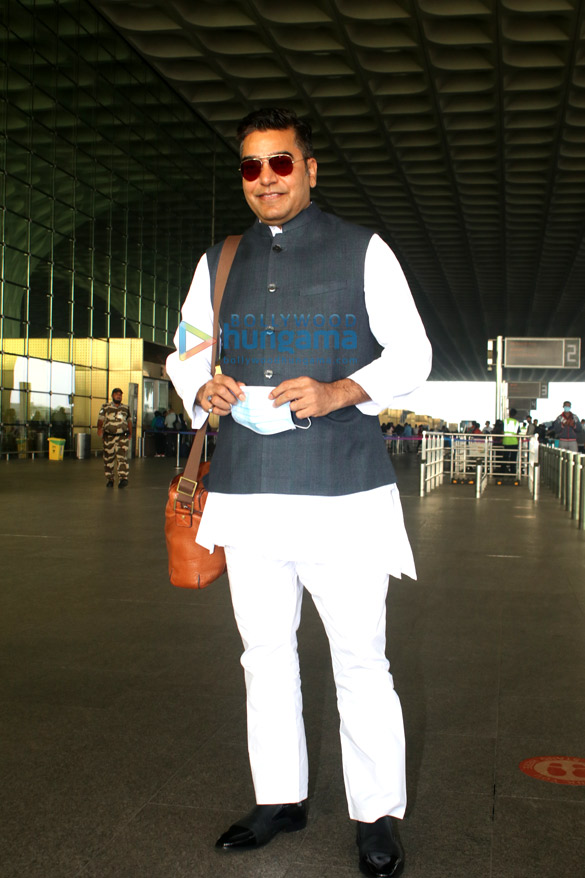 photos deepika padukone athiya shetty and others snapped at the airport 3