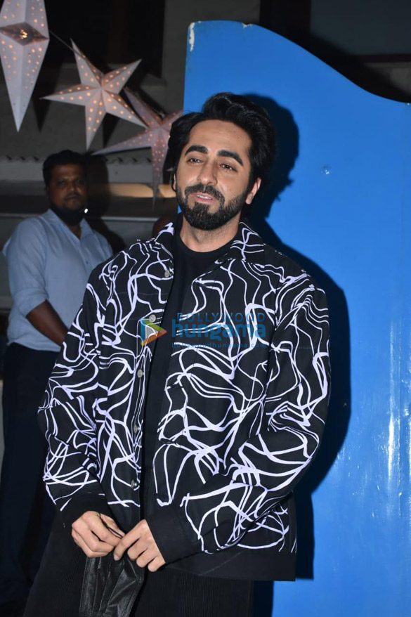 photos hrithik roshan vaani kapoor and others snapped at olive bar in khar 009 1