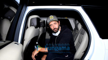 Photos: Hrithik Roshan snapped at Mizu in Khar