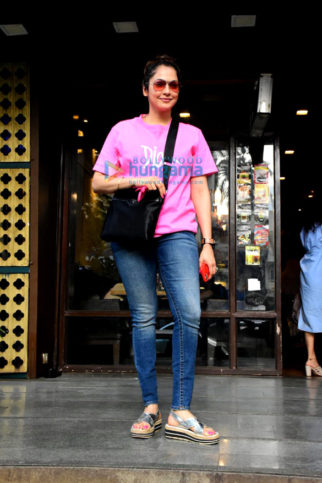 Photos: Isha Koppikar spotted at Bandra