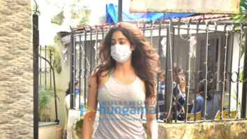 Photos: Janhvi Kapoor snapped at clinic in Juhu