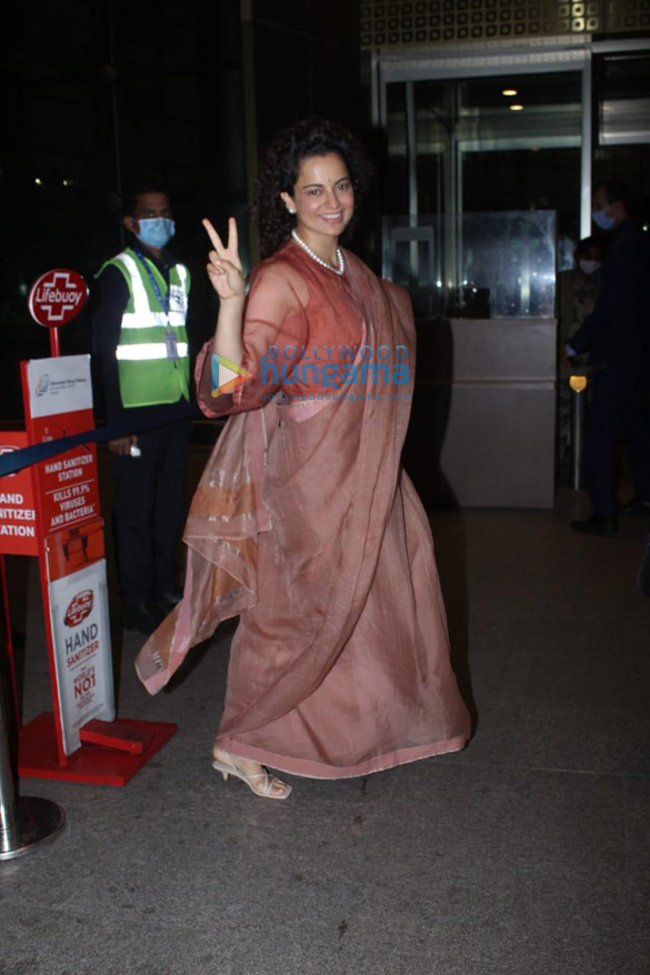 photos kangana ranaut and atlee kumar snapped at the airport 3