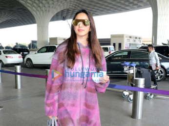 Photos: Kiara Advani, Sidharth Malhotra and Mouni Roy snapped at the airport
