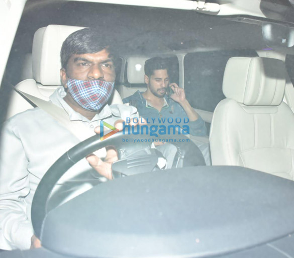photos kiara advani and sidharth malhotra snapped in bandra 2