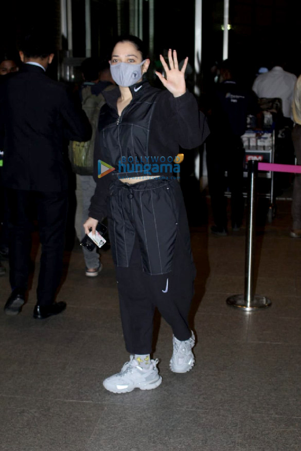 photos kriti sanon tamannaah bhatia and sonia turcotte snapped at the airport 2