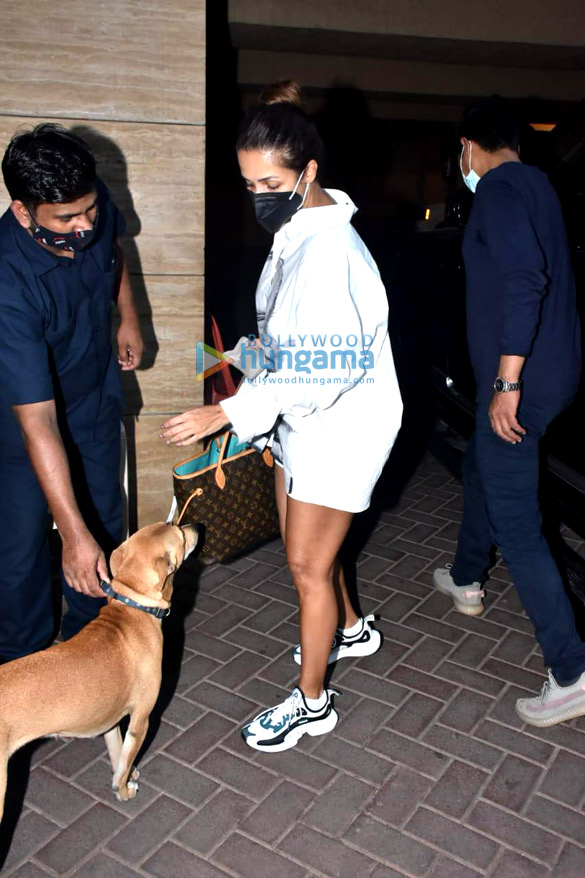 photos malaika arora snapped in bandra 3 8