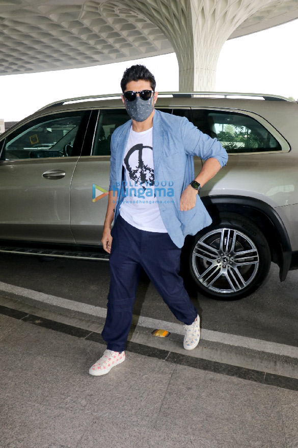photos nora fatehi zareen khan and farhan akhtar snapped at the airport 3
