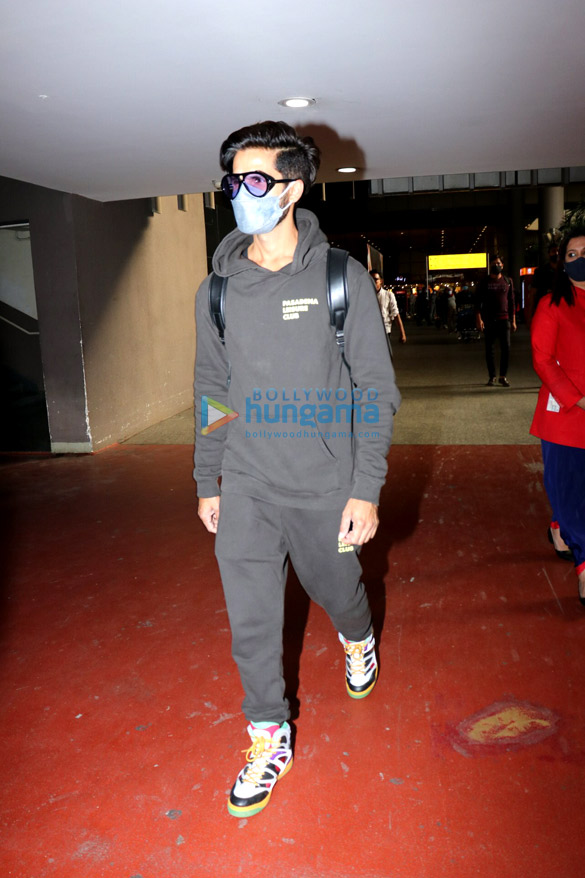 photos nora fatehi zareen khan and farhan akhtar snapped at the airport 8