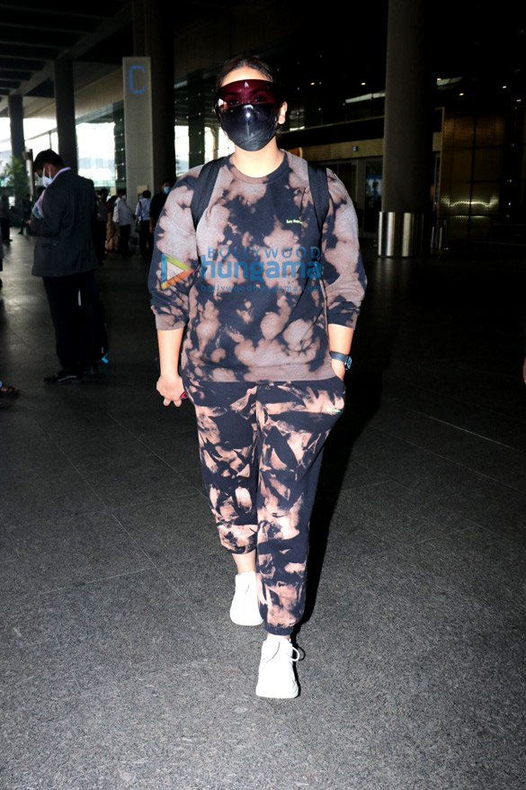photos parineeti chopra tara sutaria huma qureshi and others snapped at the airport 3