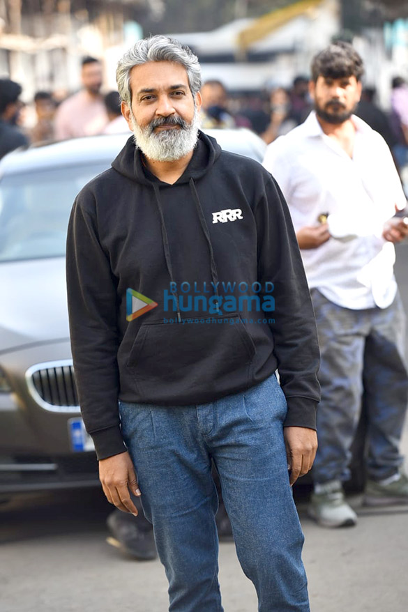 photos ram charan jr ntr and ss rajamouli spotted promoting rrr on sets of the kapil sharma show 3