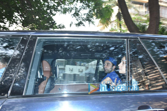 photos ranbir kapoor and alia bhatt spotted at old dharma office in khar 4