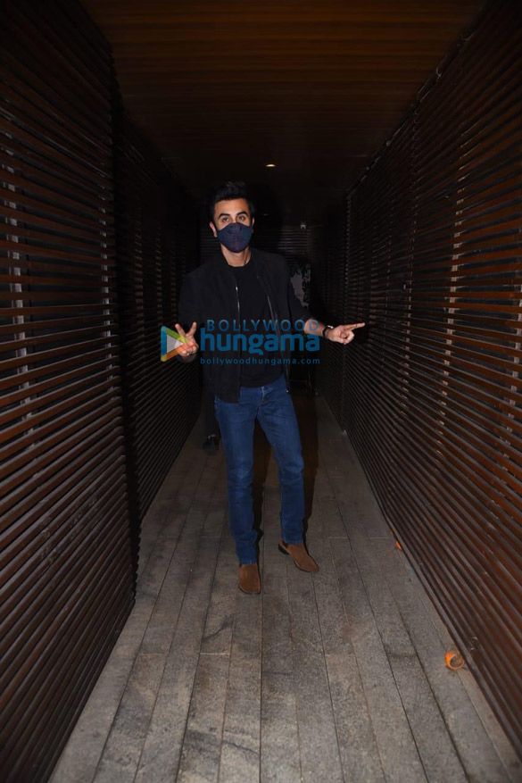 photos ranbir kapoor snapped at estella in juhu 6