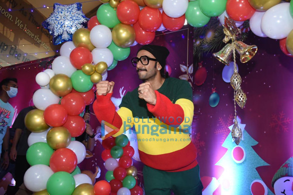photos ranveer singh snapped at a christmas event with kids 6