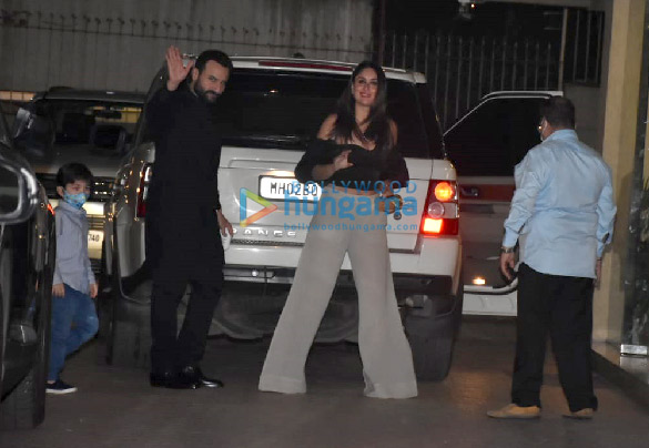 photos saif ali khan kareena kapoor khan and son taimur ali khan snapped at taimur ali khans house in khar 1