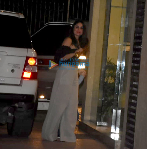 photos saif ali khan kareena kapoor khan and son taimur ali khan snapped at taimur ali khans house in khar 2