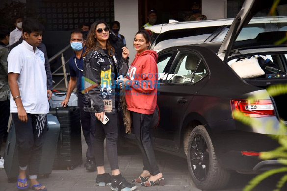 photos salman khan akshay kumar sara ali khan and others spotted at kalina airport 3