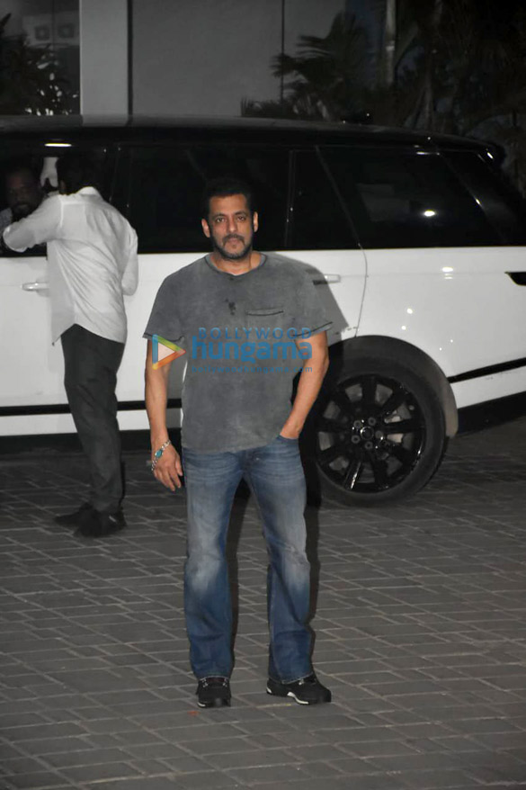 Photos: Salman Khan, Saiee Manjrekar, Aayush Sharma and others spotted at Kalina airport