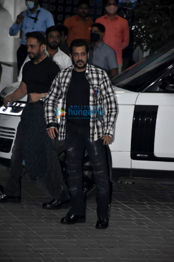 Photos: Salman Khan, Shilpa Shetty and Anil Kapoor snapped at Kalina airport