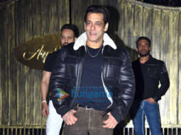 Photos: Salman Khan celebrates his birthday with media at his Panvel farmhouse