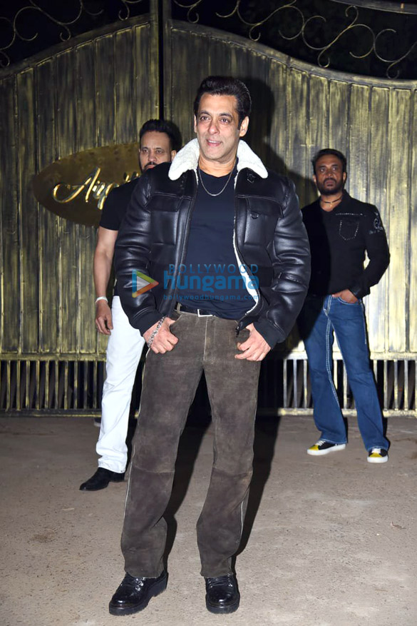 Photos: Salman Khan celebrates his birthday with media at his Panvel farmhouse Photos: Salman Khan celebrates his birthday with media at his Panvel farmhouse