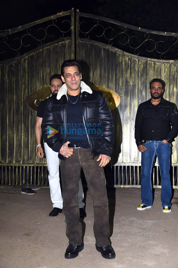 photos salman khan celebrates his birthday with media at his panvel farmhouse 5 2