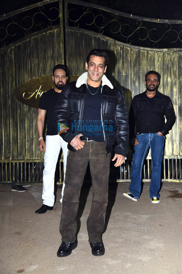 photos salman khan celebrates his birthday with media at his panvel farmhouse 7 2