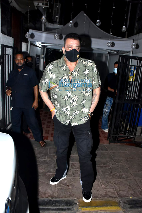 photos sanjay dutt and priya dutt spotted at mizu in bandra 1