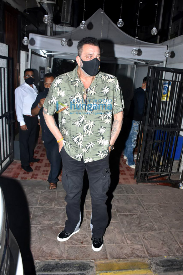 photos sanjay dutt and priya dutt spotted at mizu in bandra 2