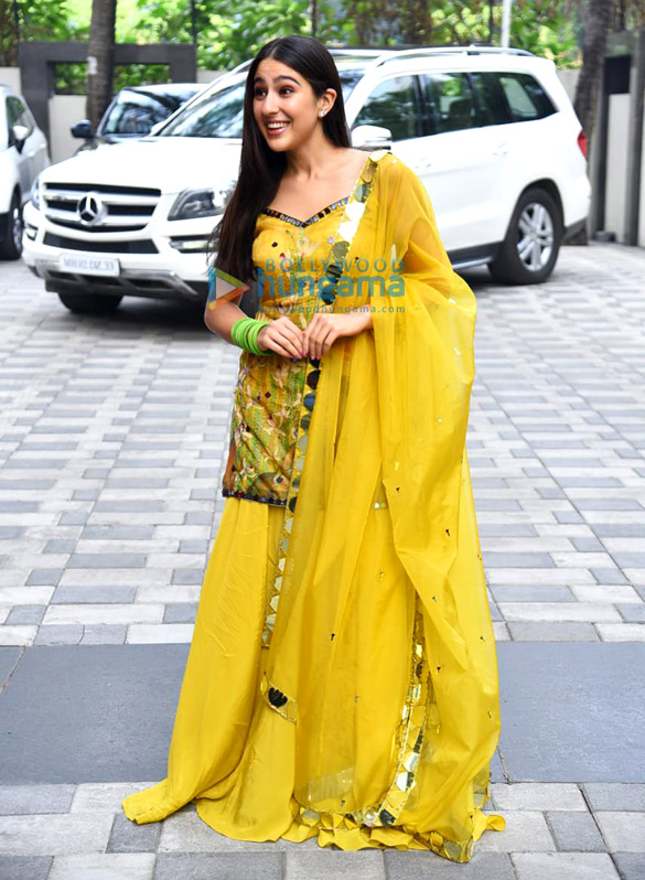 photos sara ali khan spotted promoting atrangi re at t series office 5