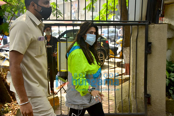 photos shilpa shetty and ekta kapoor snapped at a salon in juhu 2