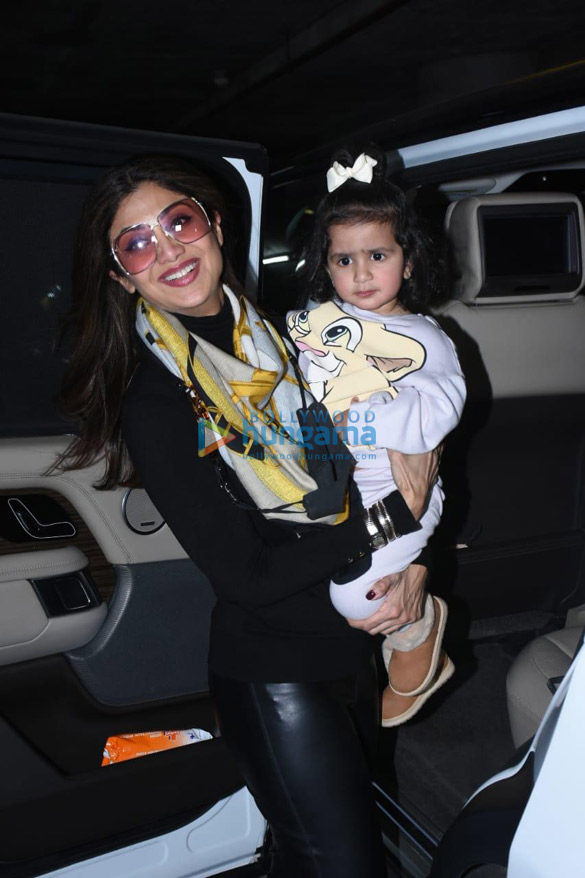 Photos: Shilpa Shetty and Sonnalli Seygall snapped at the airport