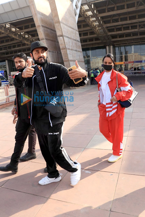 photos shraddha kapoor raveena tandon rana daggubati and others snapped at the airport 9