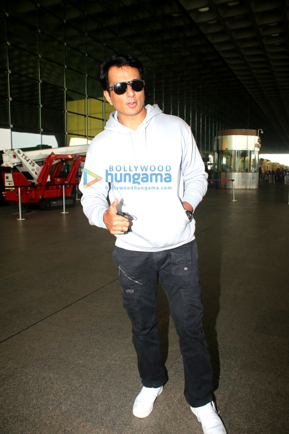 photos sonakshi sinha sonu sood karisma kapoor and others snapped at the airport 2