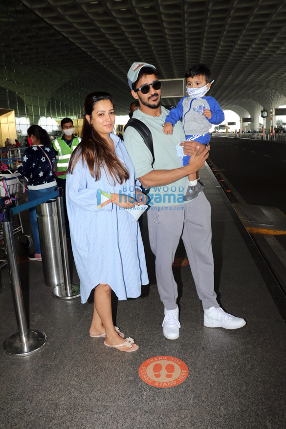 photos sunny leone kajal aggarwal zoya akhtar and others snapped at the airport1 1