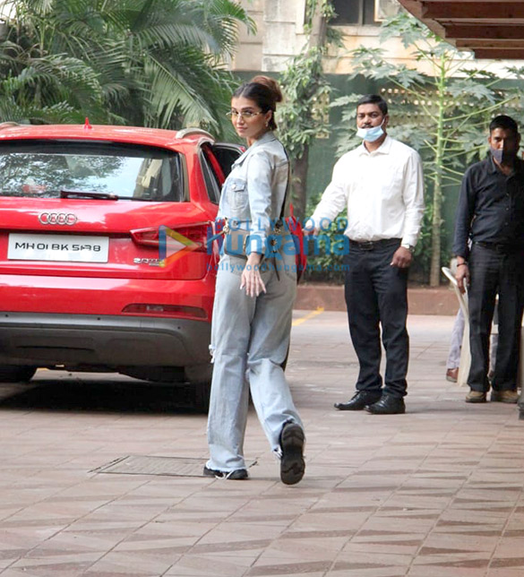 photos tara sutaria spotted in khar 1